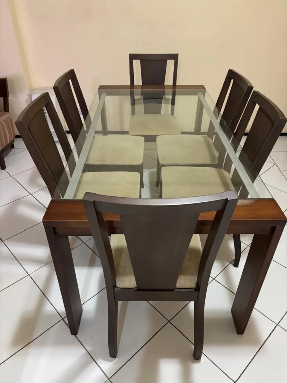 Mesa de Jantar com Tampo de Vidro e 6 Cadeiras