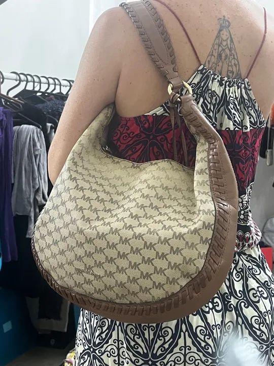 Carteira Michael Kors Vermelha mais bolsas e também Victor Hugo  - Foto 4