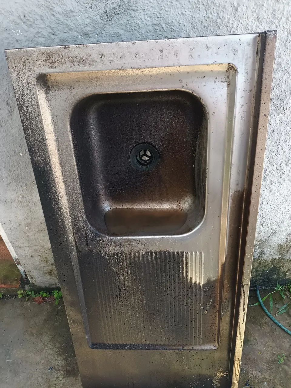 Pia inox de 1.20cm ,tem que dar um trato,na limpeza 