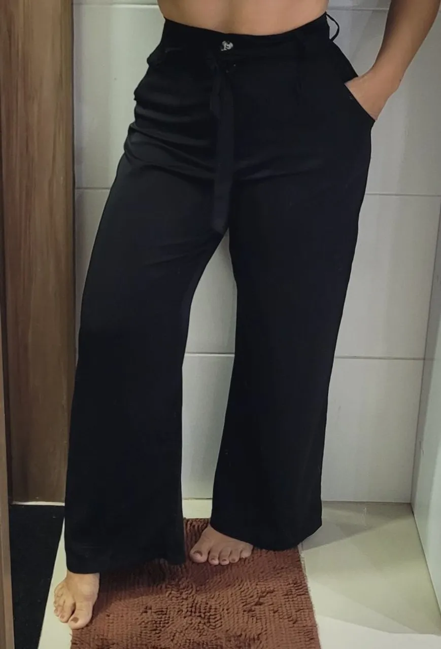 Calça preta elegante com cinto