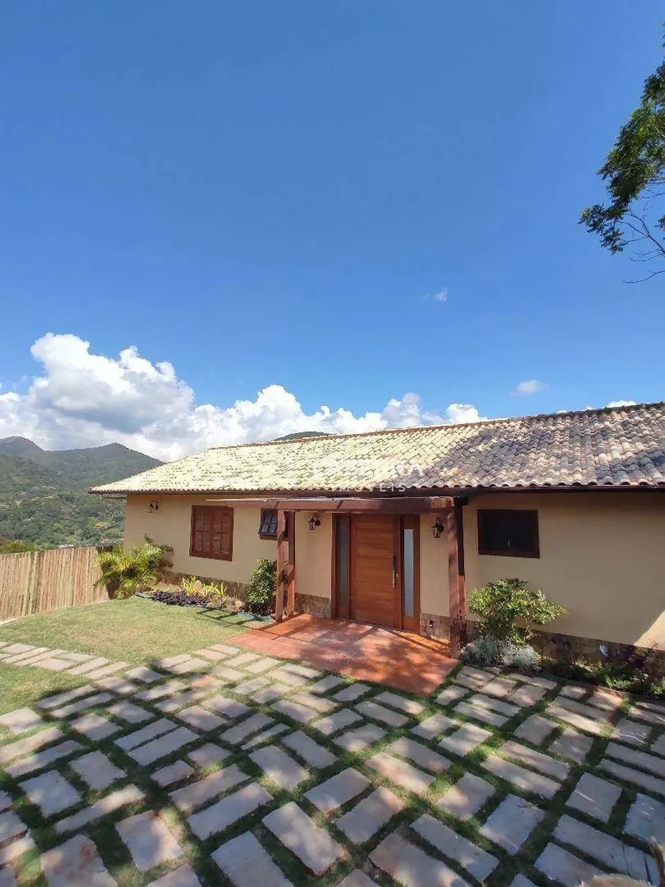 Casa com 3 dormitórios à venda, 150 m² por R$ 1.350.000,00 - Itaipava - Petrópolis/RJ
