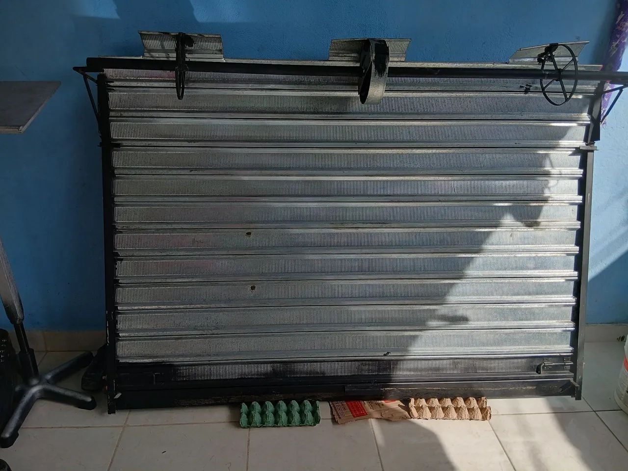 Vendo essa janela de enrolar Completa com Grade med:1×77 de largura e 1×24 de Altura.  - Foto 2