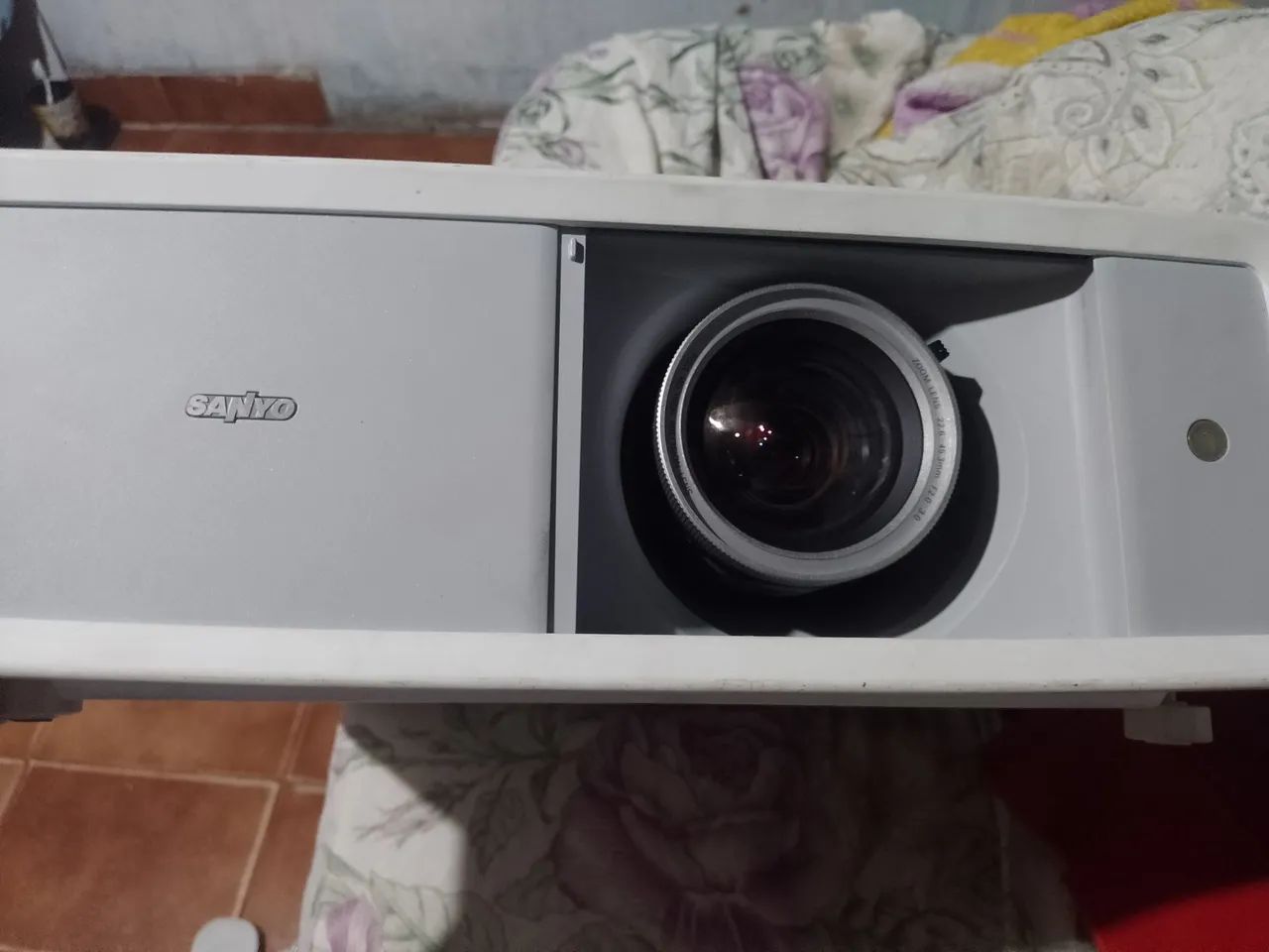 Projetor usado na loja tá 7 mil e pouco só precisa trocar lâmpada que é uns 500 - Foto 2