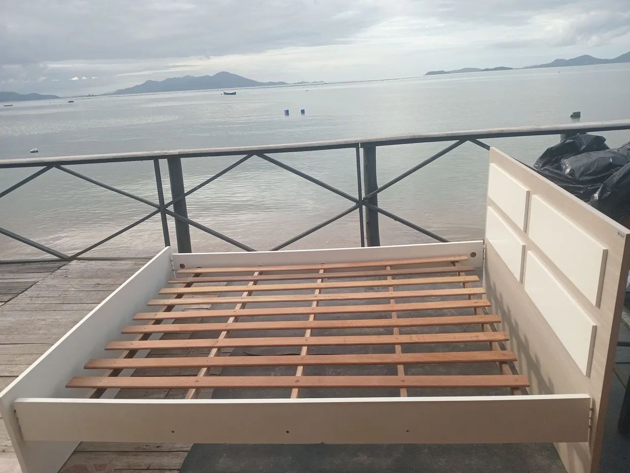 Cama com cabeceira 