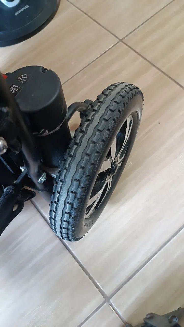 Cadeira de rodas motorizada  - Foto 3