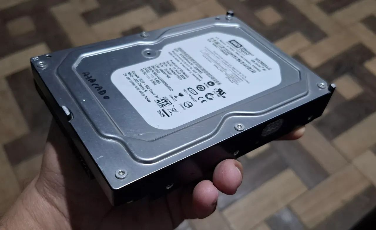 HD de 250 GB da Western Digital, funcionando perfeitamente. 