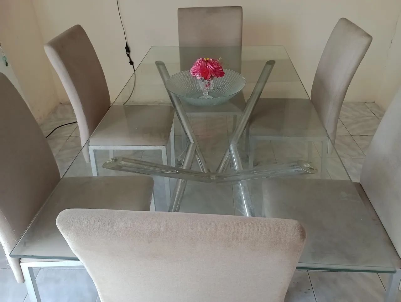 Mesa de vidro com seis poltronas muito top  - Foto 3