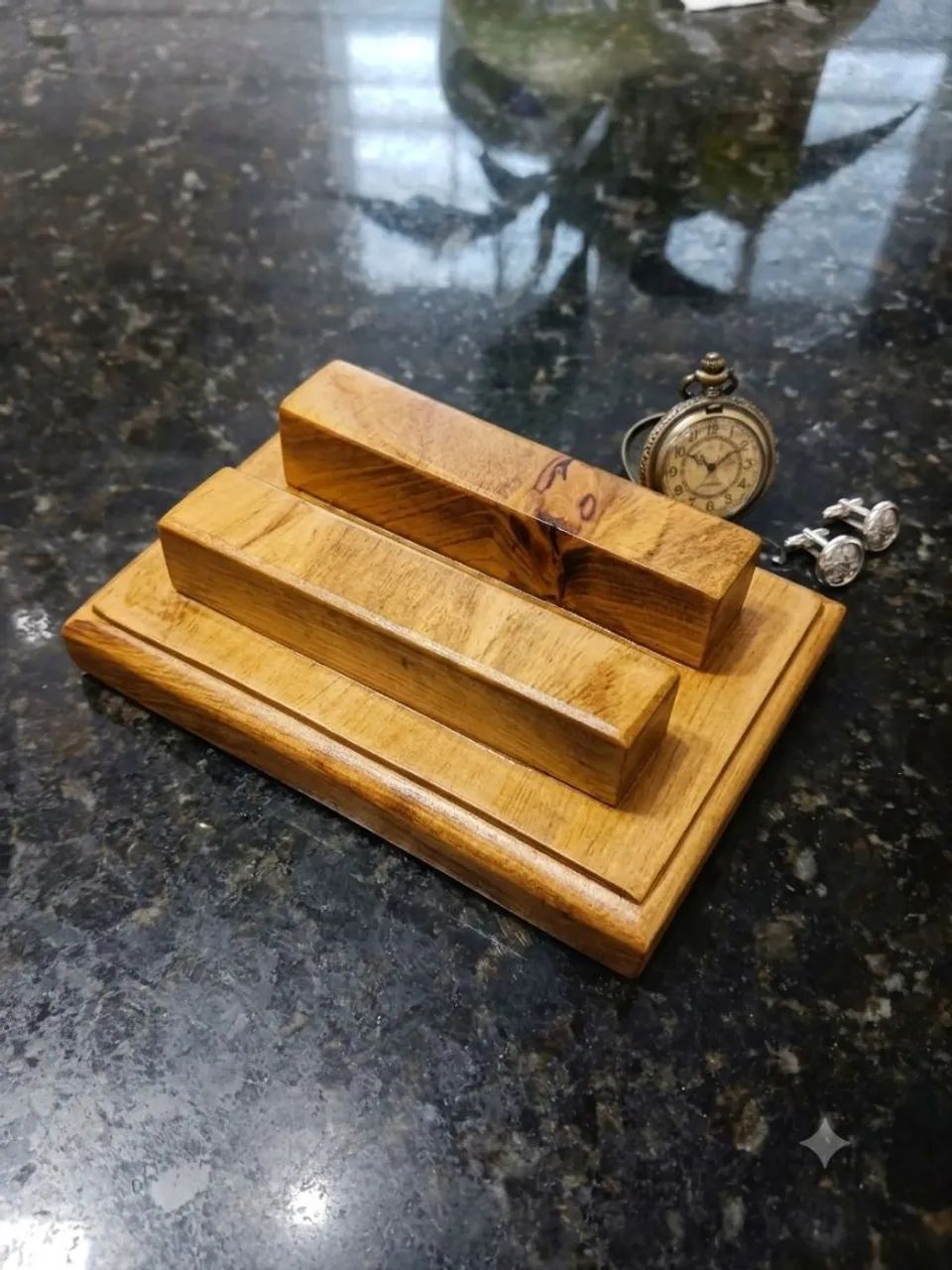 Suporte para celular em madeira