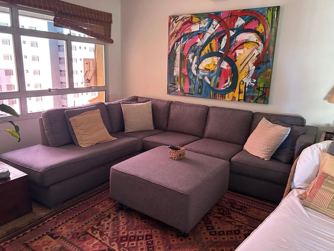 Sofa em L com puff 
