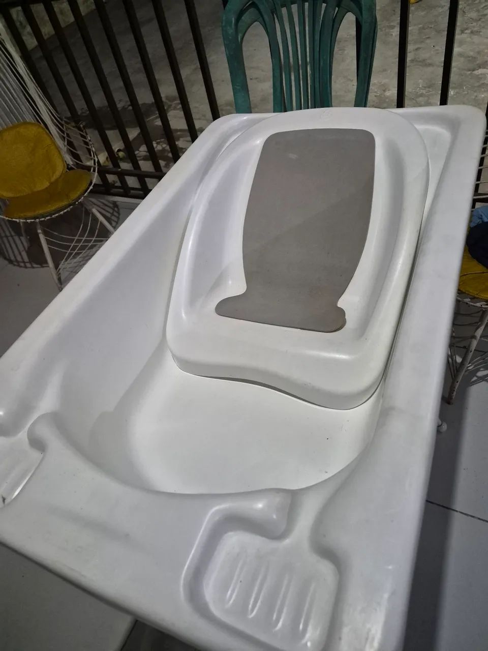 Banheira Infantil com Suporte e Assento - Bem Conservada - Foto 5