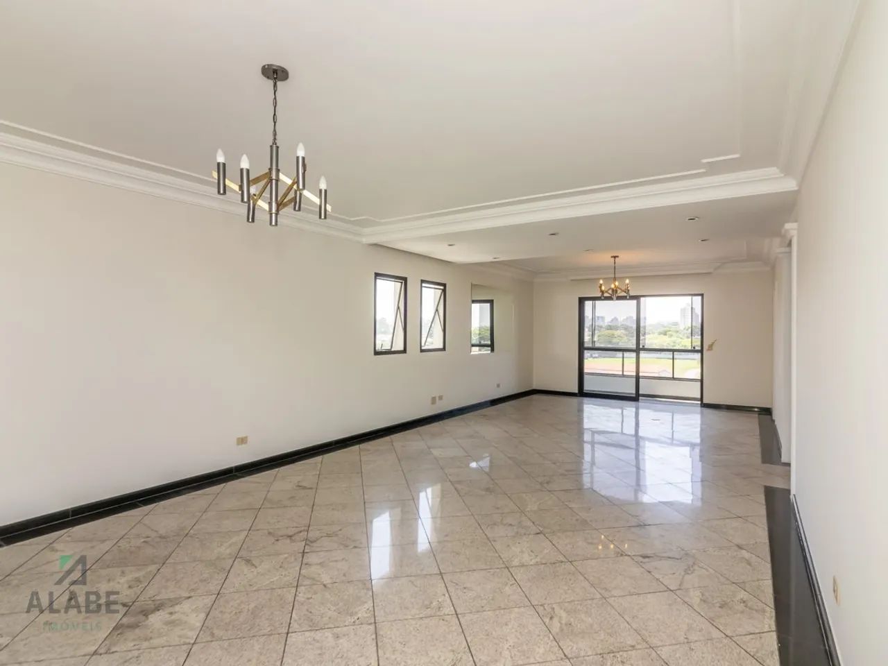 Apartamento para venda em Moema com 3 quartos, sendo 3 suítes, 249m²