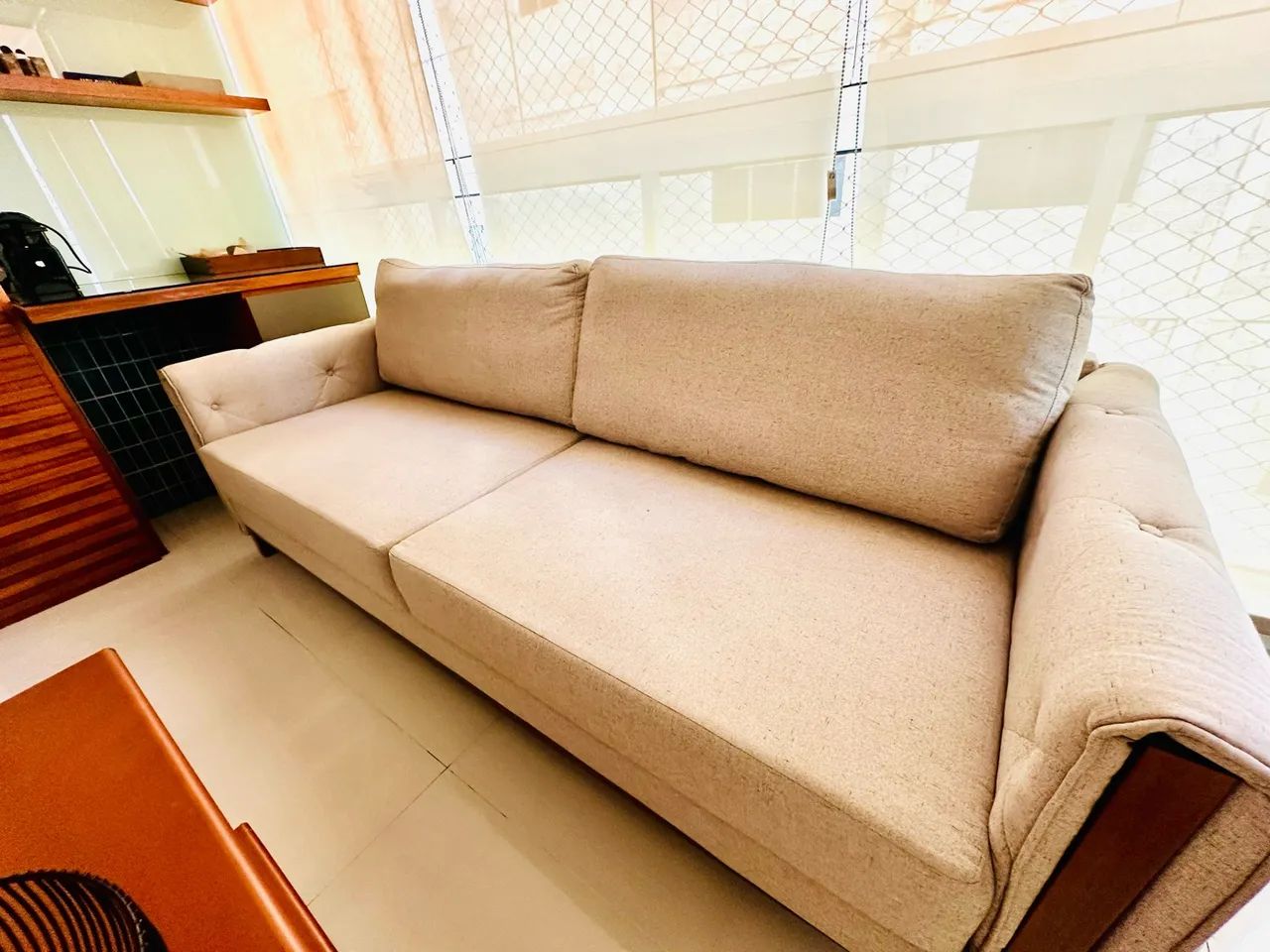 Sofá em linho 4 lugares elegante e atemporal - Foto 4