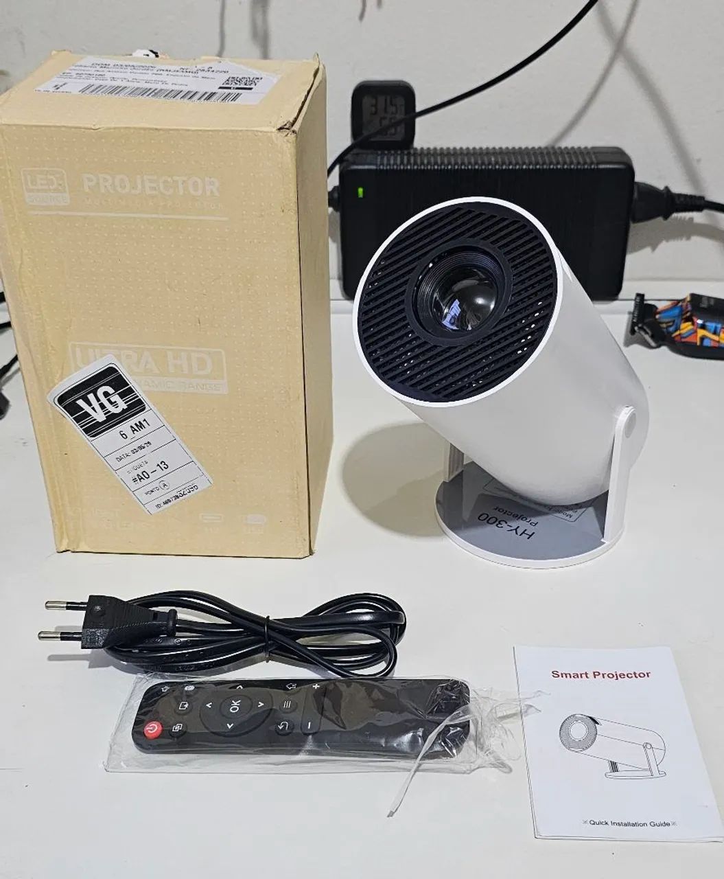 Projetor HY300 4K, Dual Wifi, Bluetooth,  entrada HDMI e Pendrive