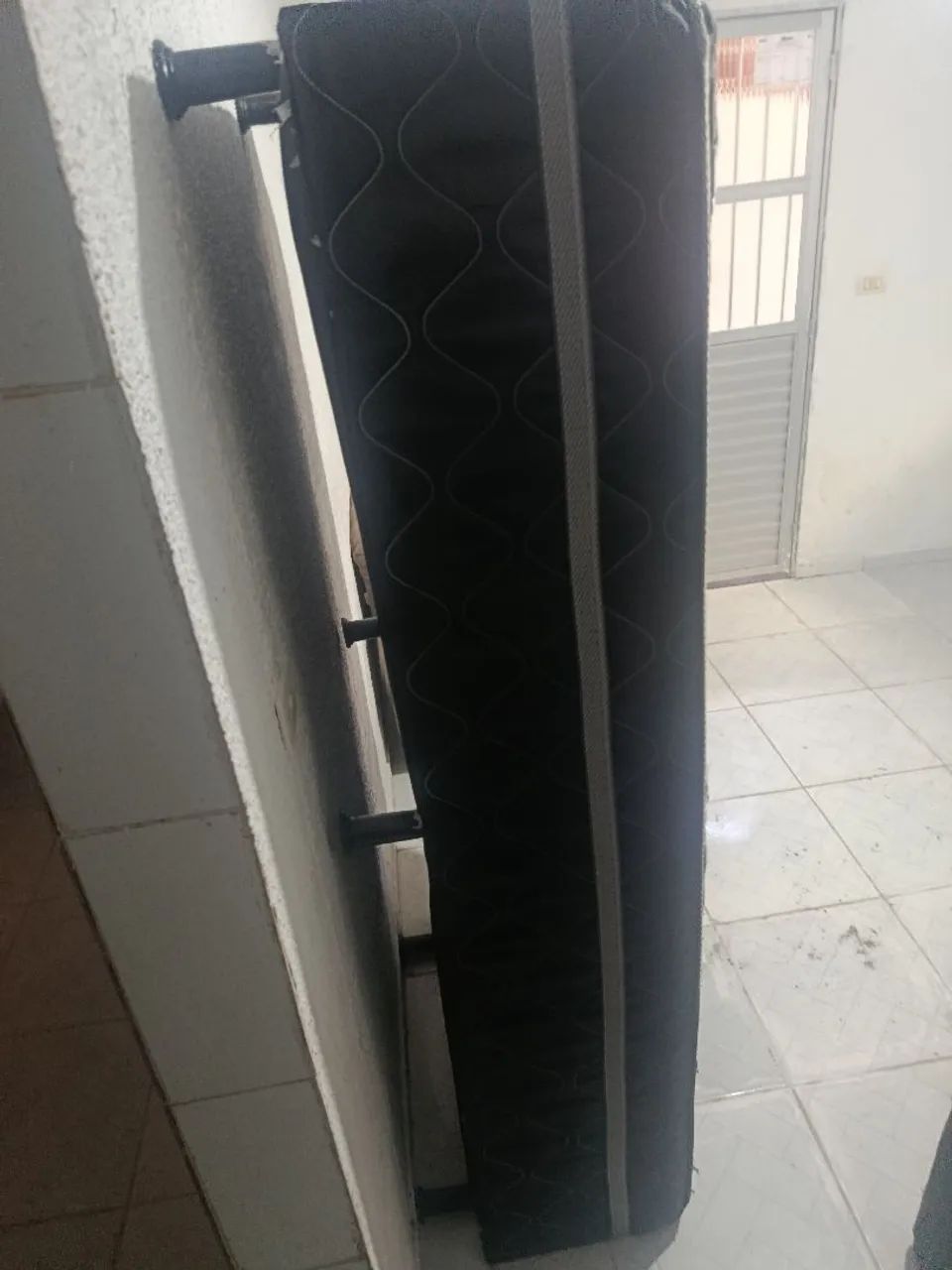 CAMA BOX DE SOLTEIRO EM PERFEITO ESTADO E EM CONDIÇÕES DE USO