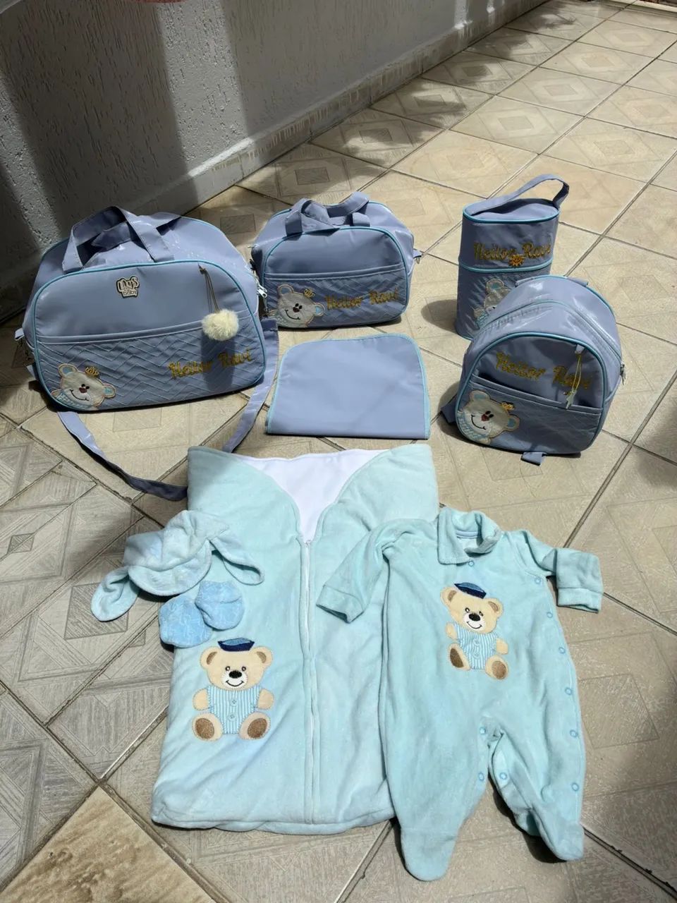 Vendo este kit Maternidade Saída de Maternidade e Conjunto de Bolsas - Foto 4