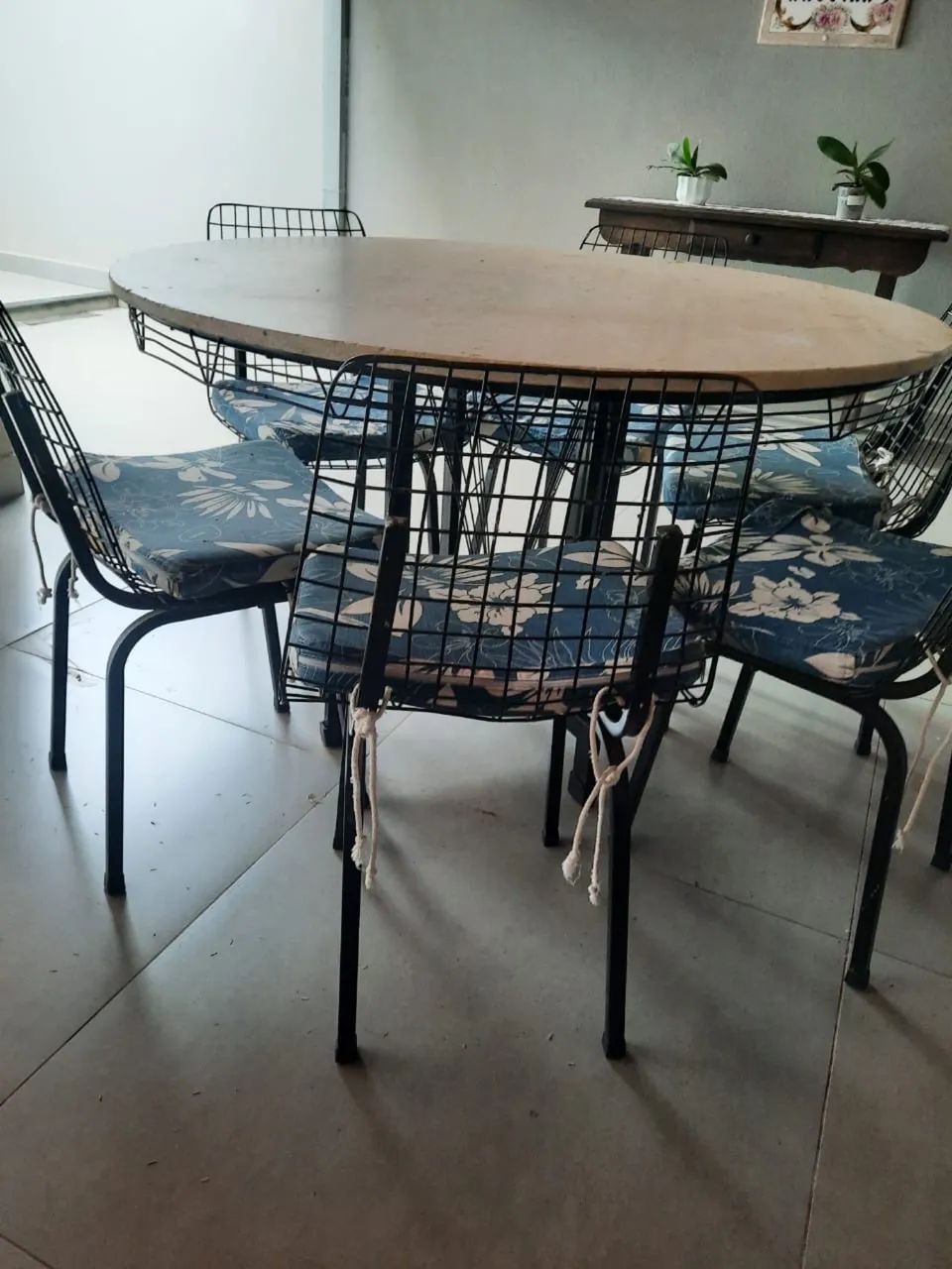 Mesa Redonda com Tampa de Mármore  - Foto 2