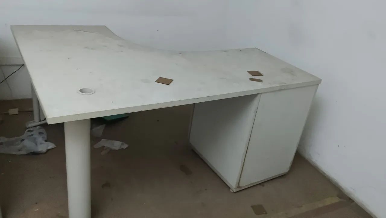 Mesa de escritório em L