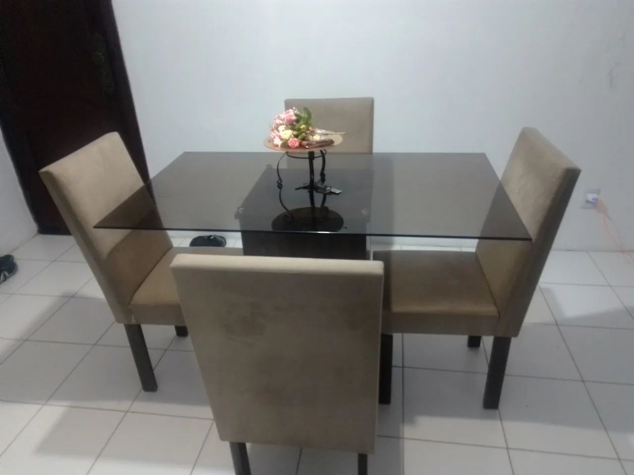 Conjunto de mesa com 4 cadeiras  - Foto 3