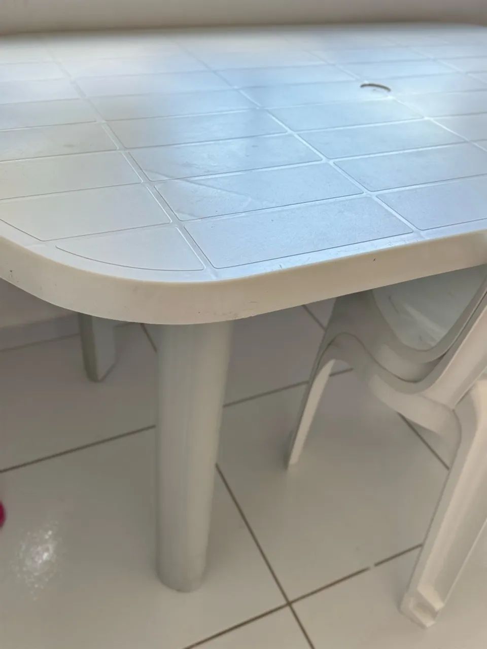 Mesa de plástico com 2 cadeiras  - Foto 3