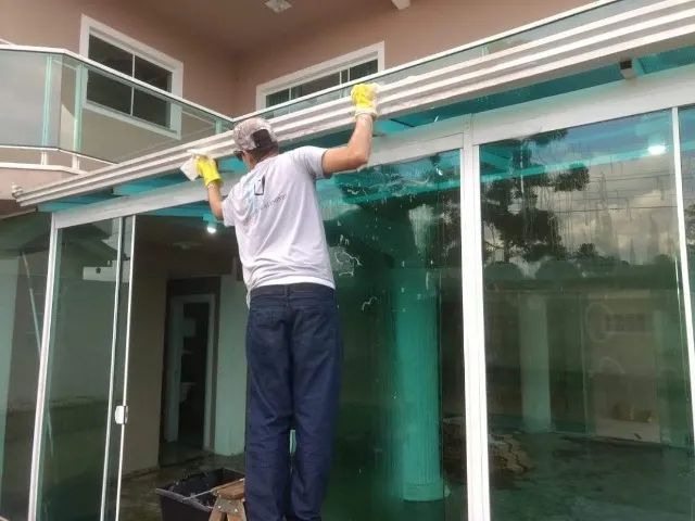 Limpeza em Coberturas de Vidro e Coberturas em Policarbonato