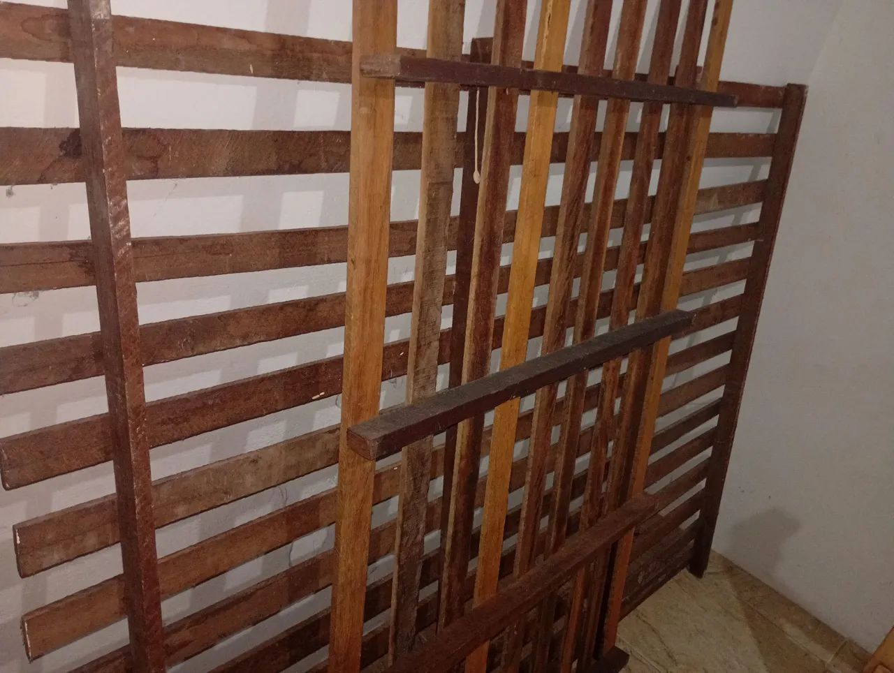 Vendo cama casal sem colchão  - Foto 3