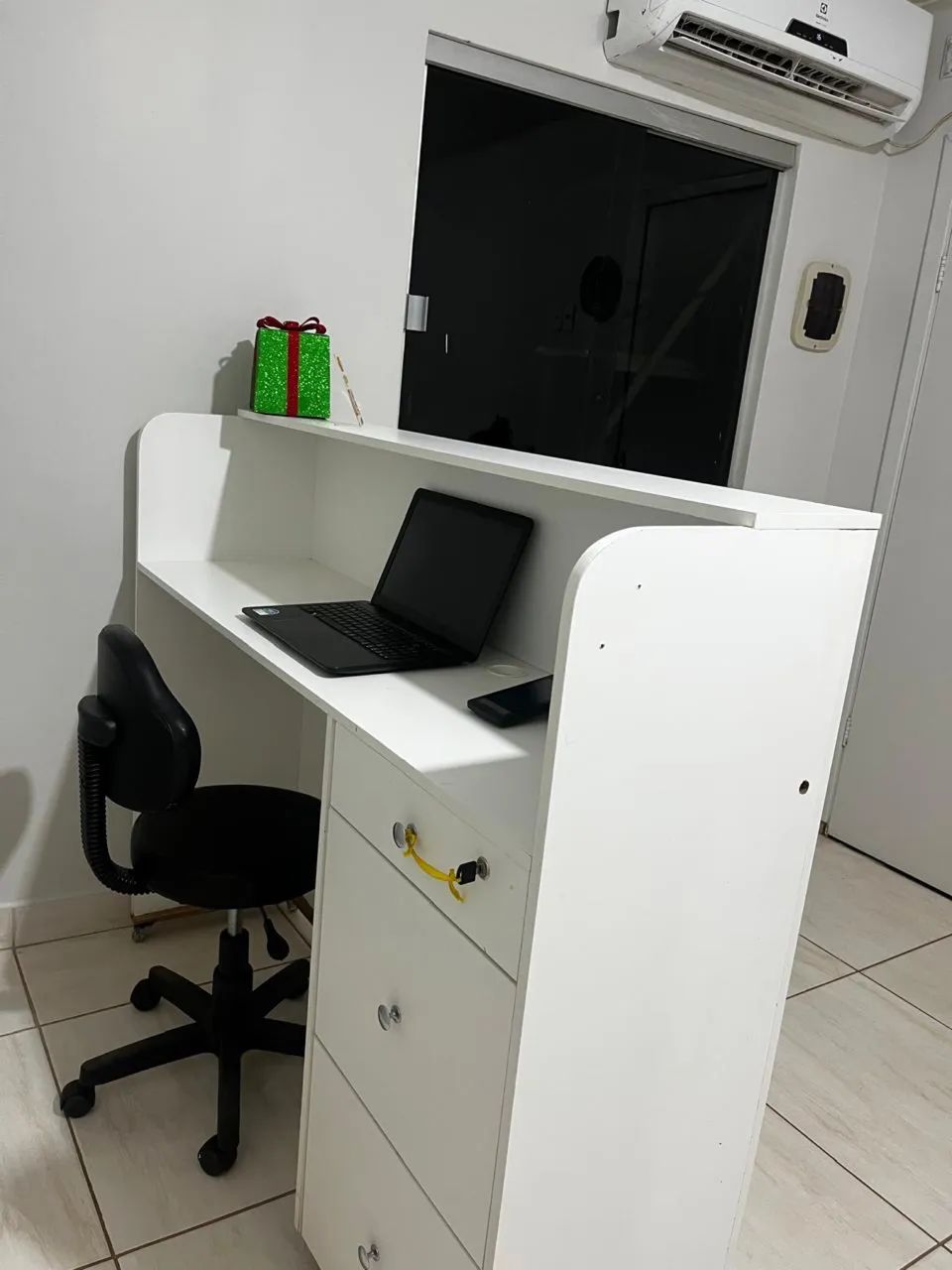 VENDO BALCÃO PARA RECEPÇÃO 