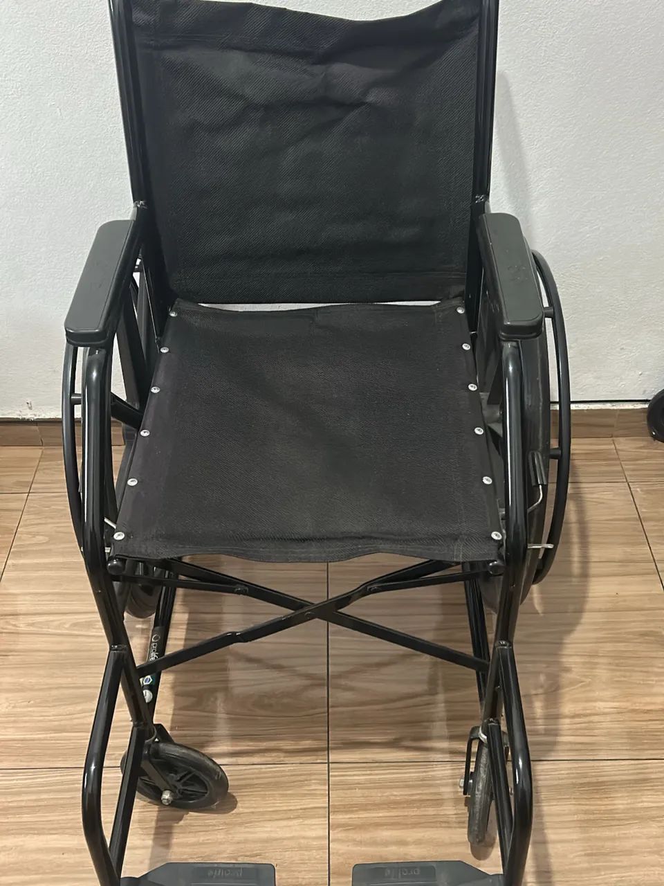 Vende-se cadeira de rodas
