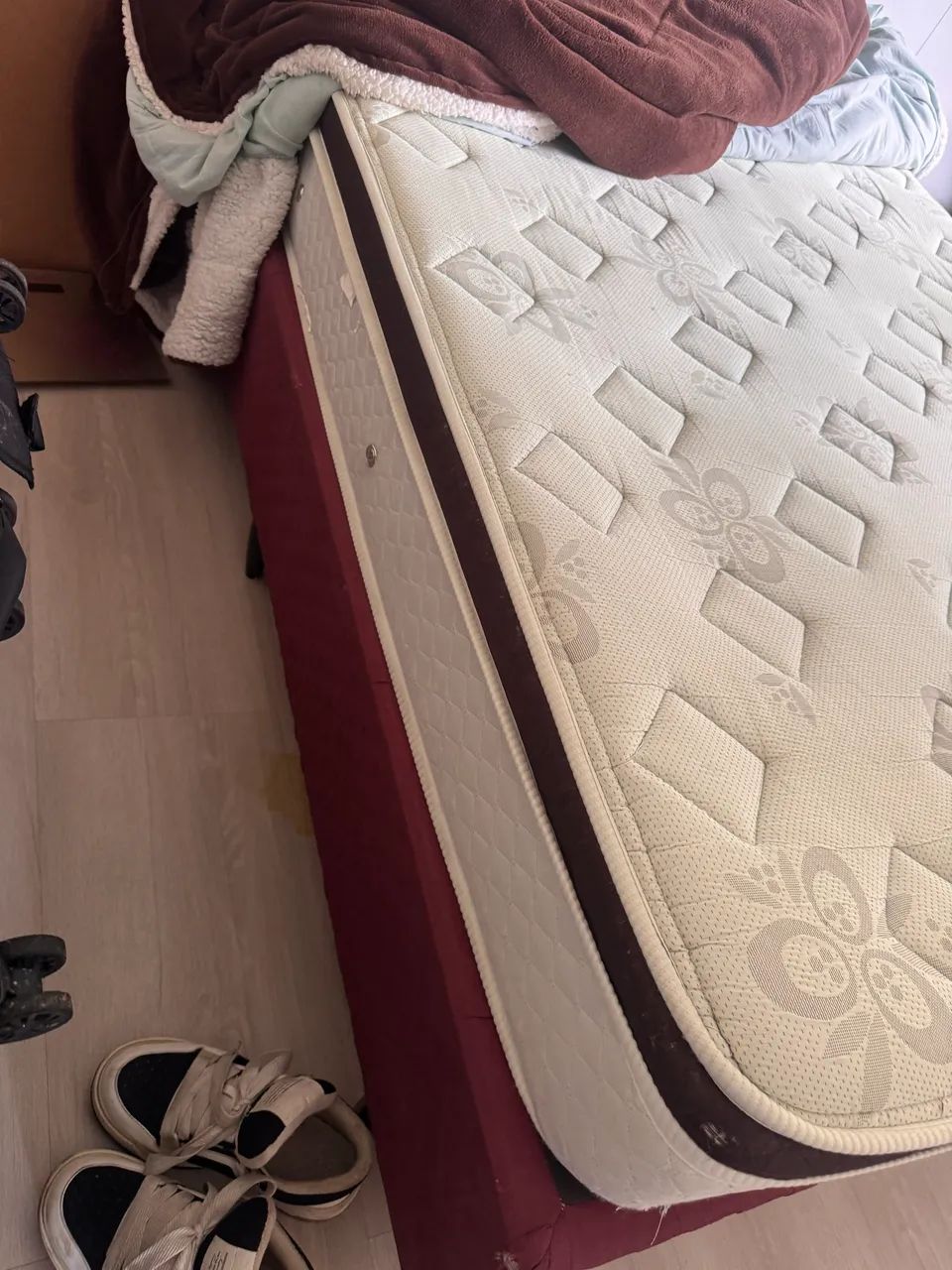 Cama queen 