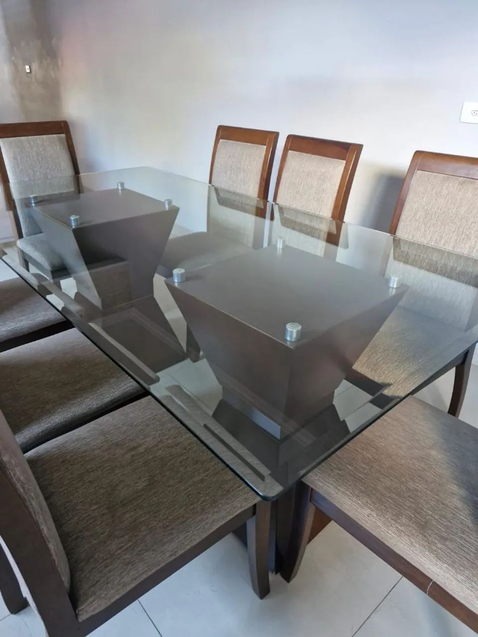 Mesa de vidro com 8 cadeiras 