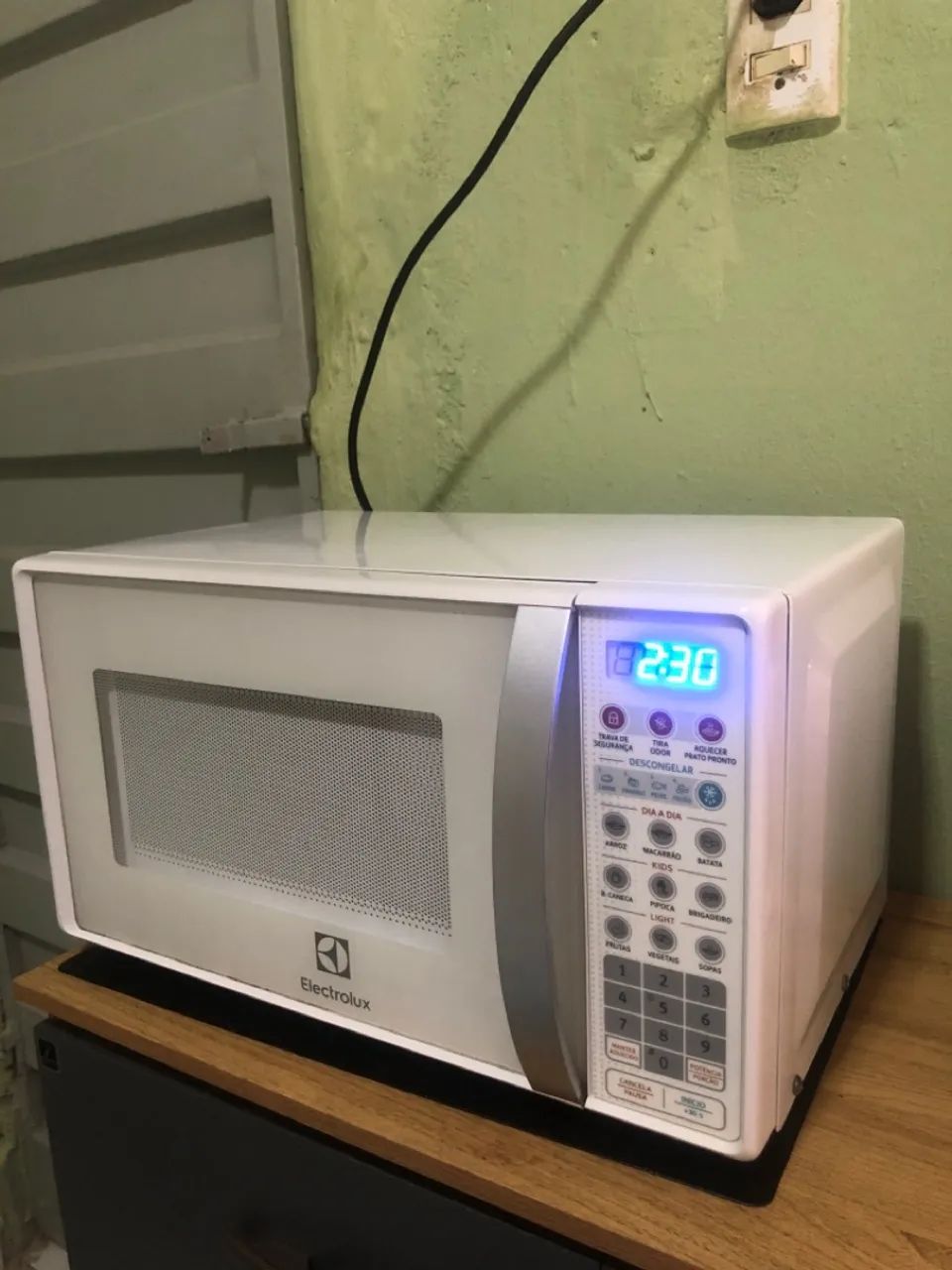 MICRO-ONDAS ELECTROLUX 20L ?