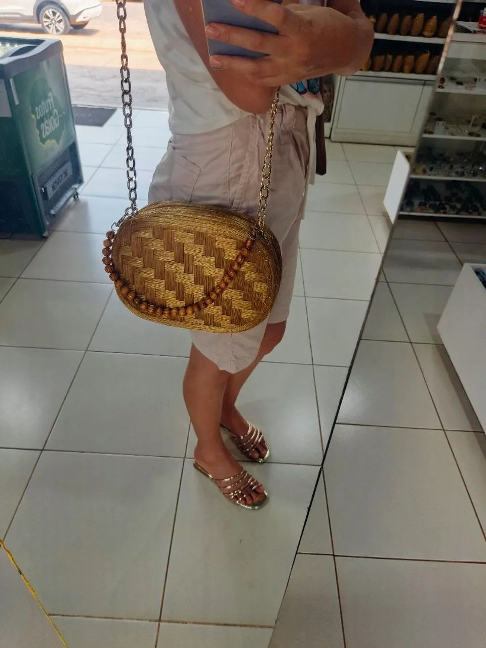 Bolsa de capim dourado com alça menor com bolinhas  - Foto 2