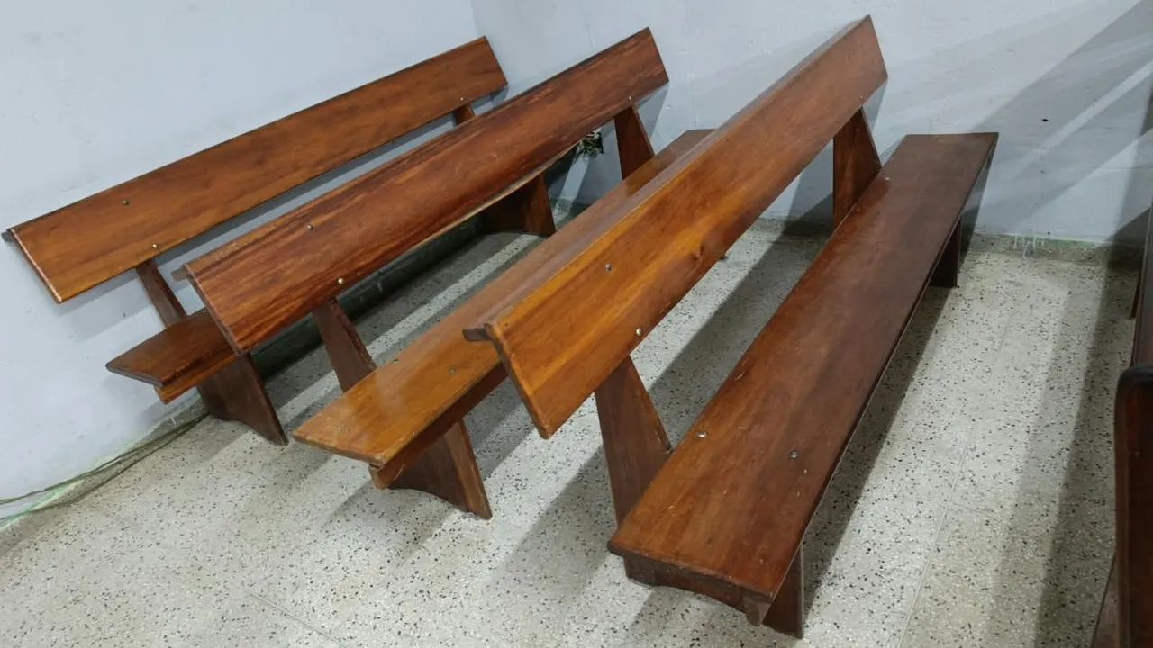 Vendo bancos de madeira  - Foto 4