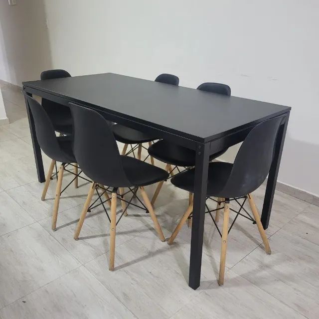 Mesa de jantar retangular preta, com cadeiras de pé de palitos. Linda - Foto 4