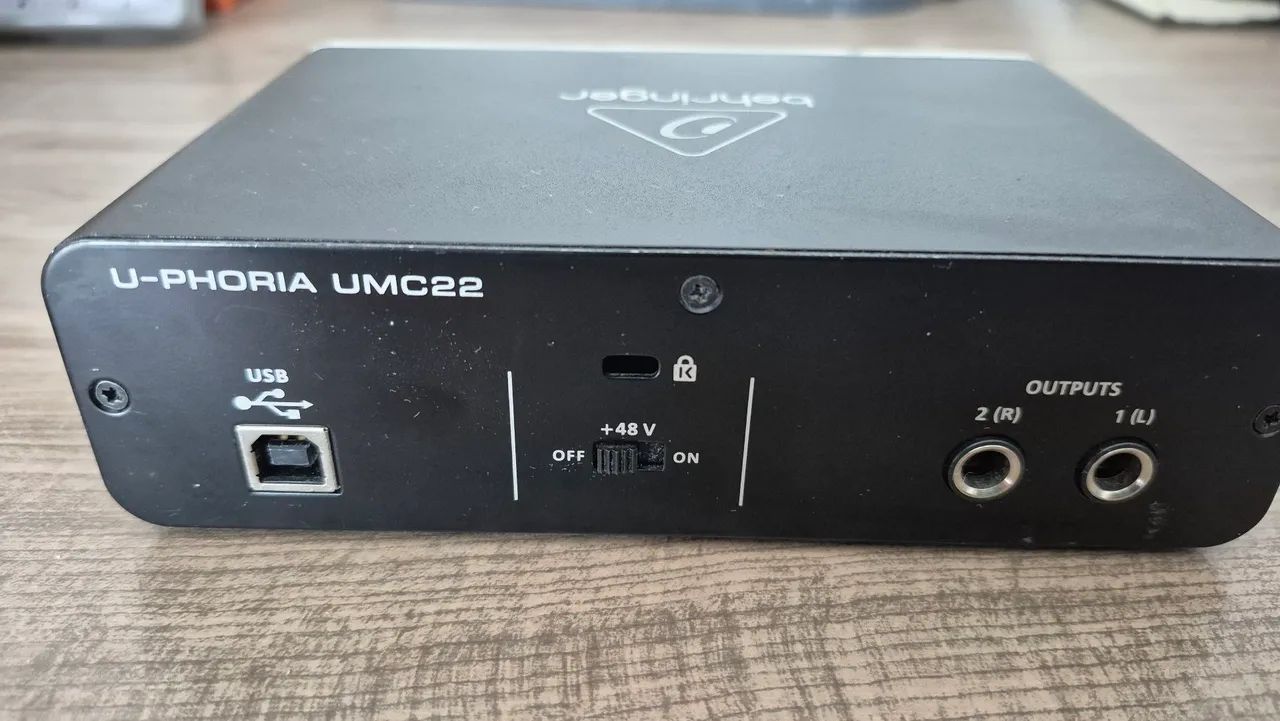 Interface de Áudio Behringer UMC22 - Foto 3