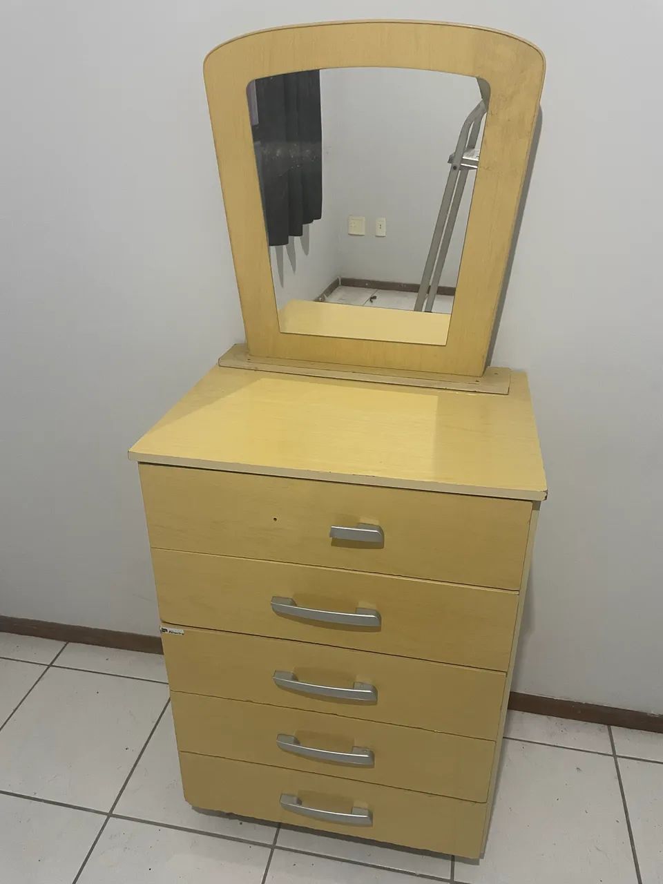 Cômoda com espelho