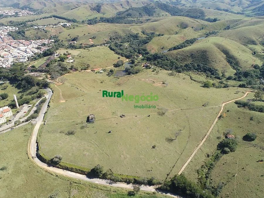 FAZENDA FORMADA PRÓXIMA A CIDADE DE CRUZEIRO  SP