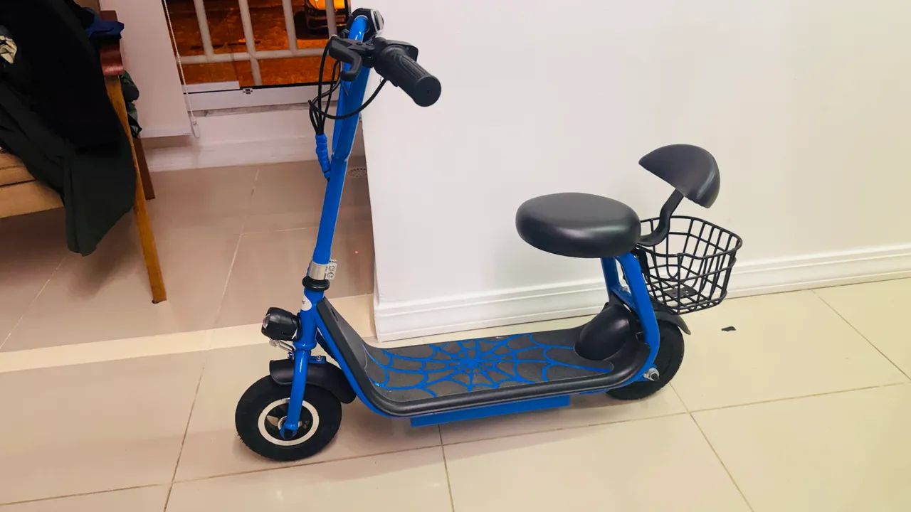 Scooter infantil elétrica 