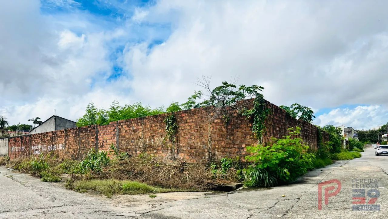 Excelente terreno de Esquina