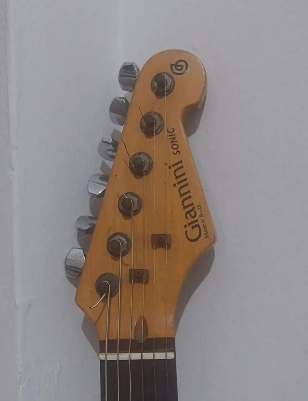 GUITARRA STRATOCASTER