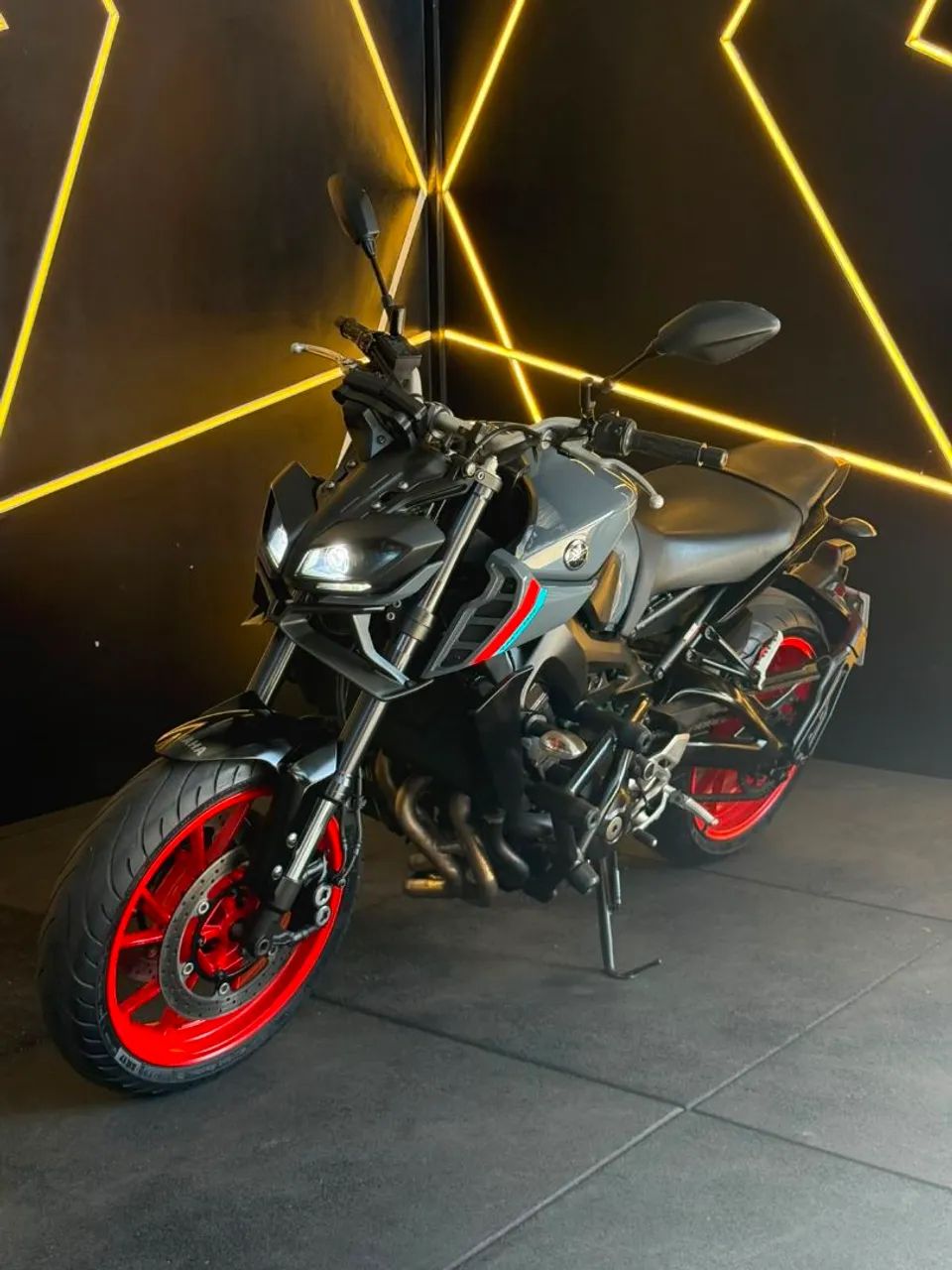 MT 09 850 cc 2022 - Foto 2
