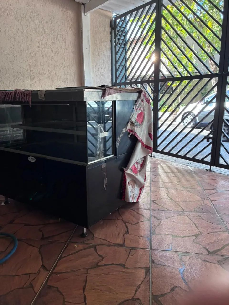 BALCAO EXPOSITOR SECO COM VIDRO NA PARTE SUPERIOR, PROPRIO PARA PAES - Foto 3