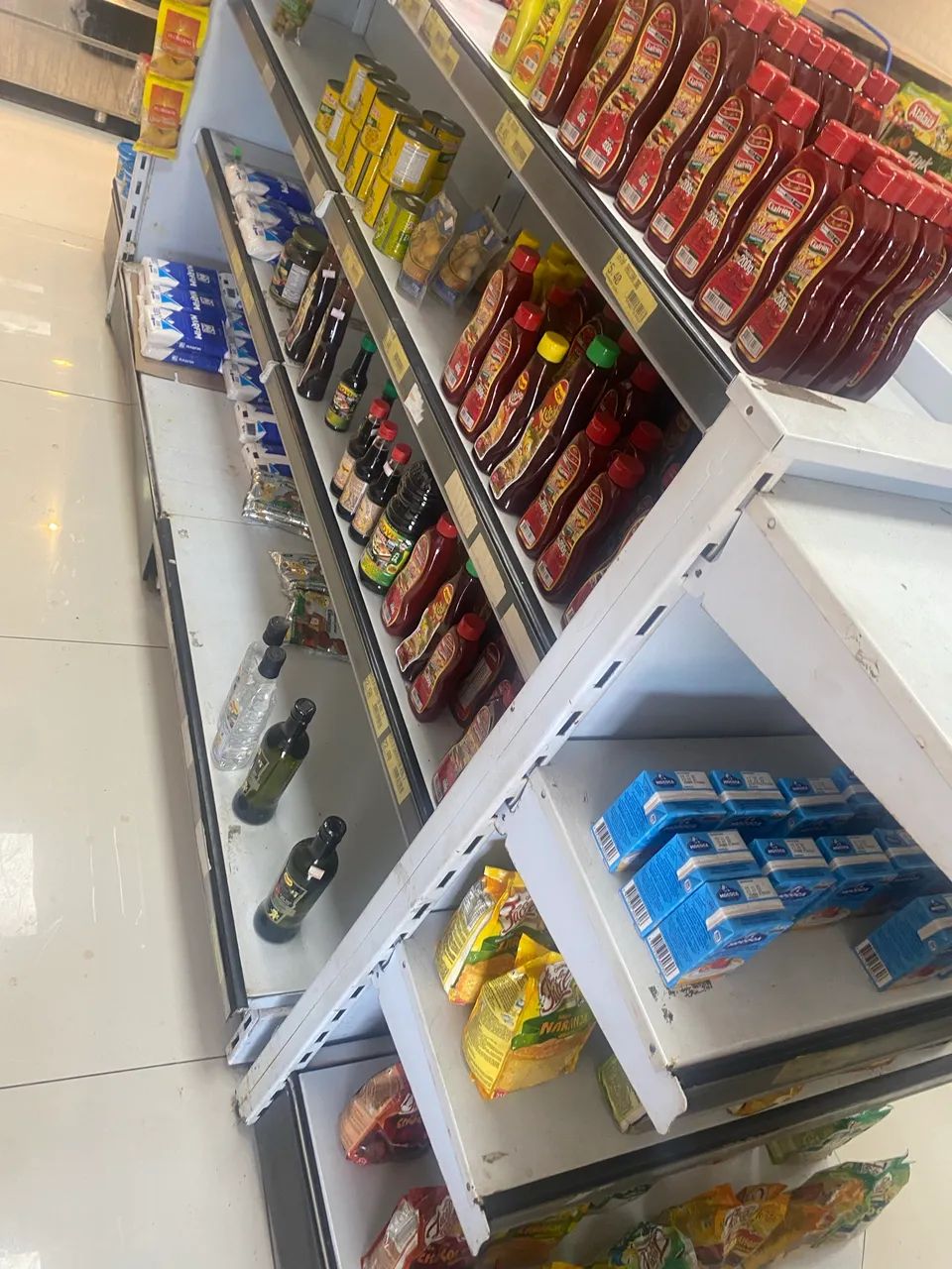 Vendo gôndolas para mini mercado duas central e duas de parede - Foto 4