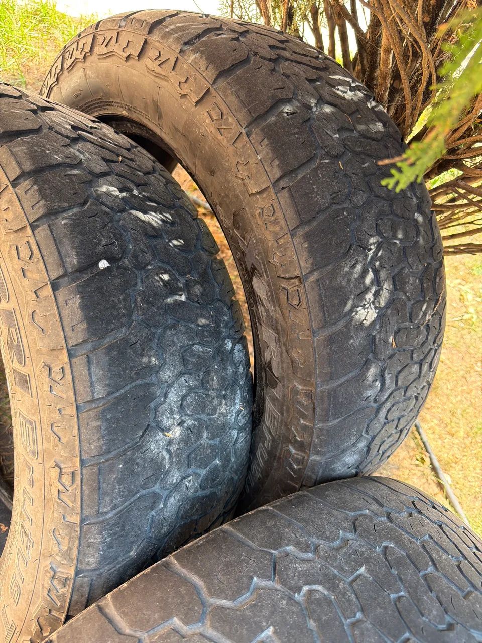 Pneus XBRIbrutus 265/65 R20 AT $200 cada - Foto 3
