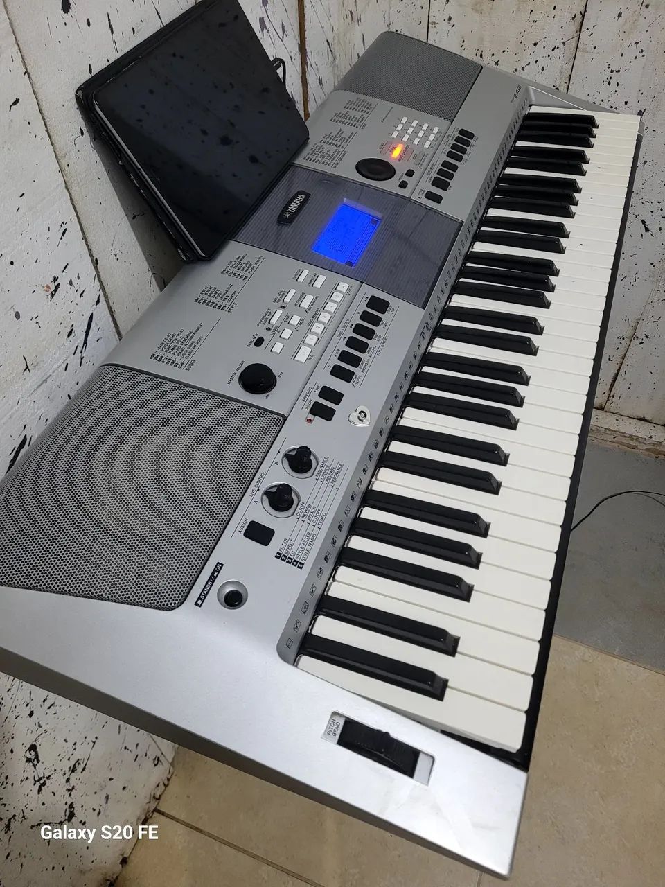 Teclado yamaha psr E413 - Foto 2