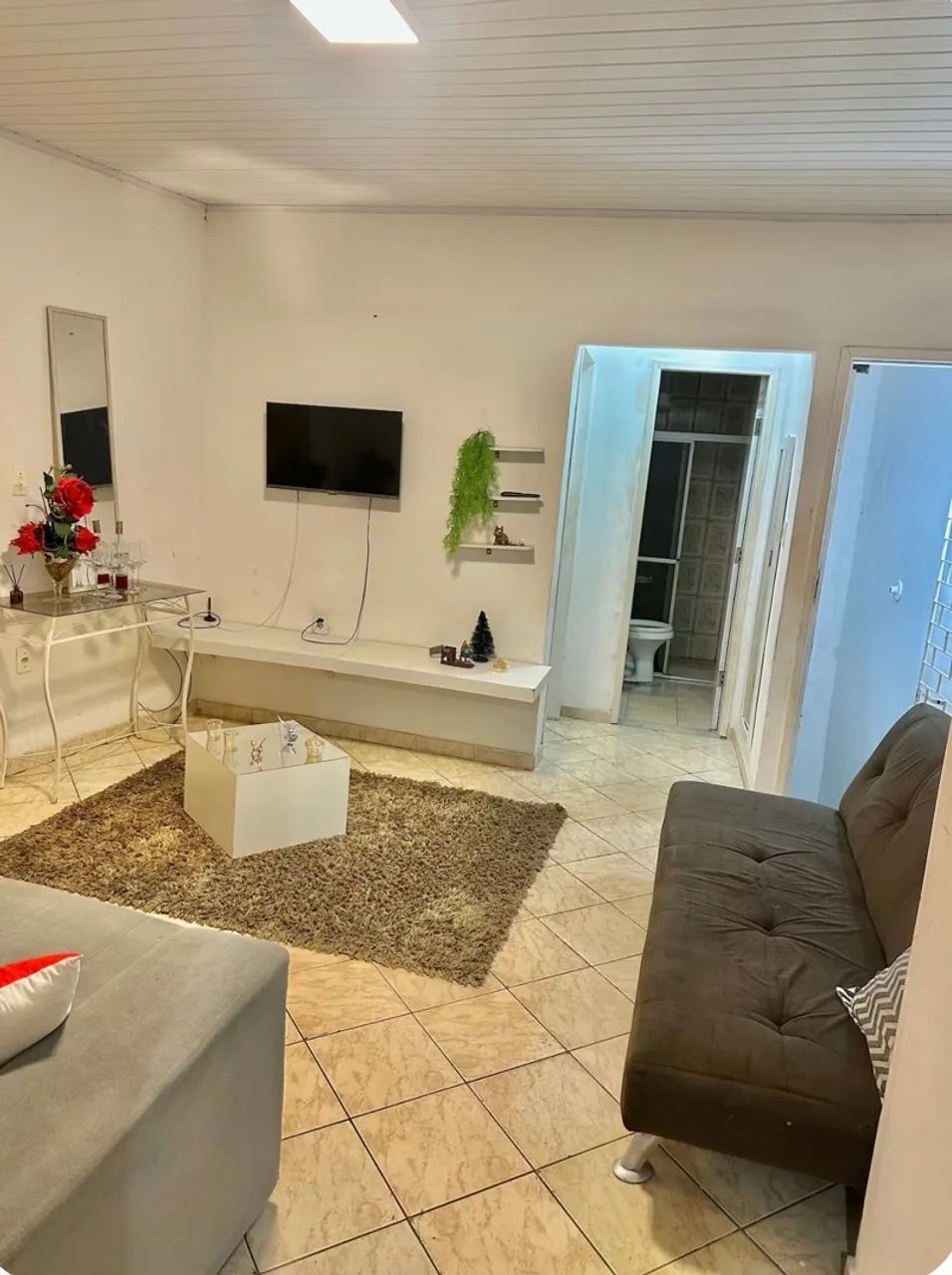 Casa 1/4 com AR, há um minuto da Praia de Atalaia 