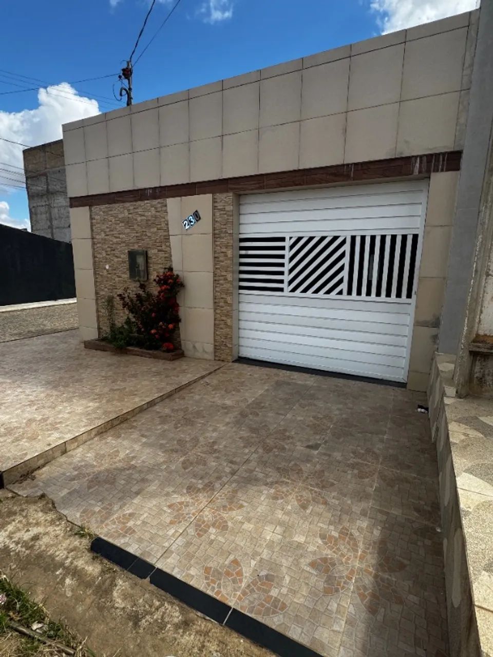VENDE-SE ESTA CASA 