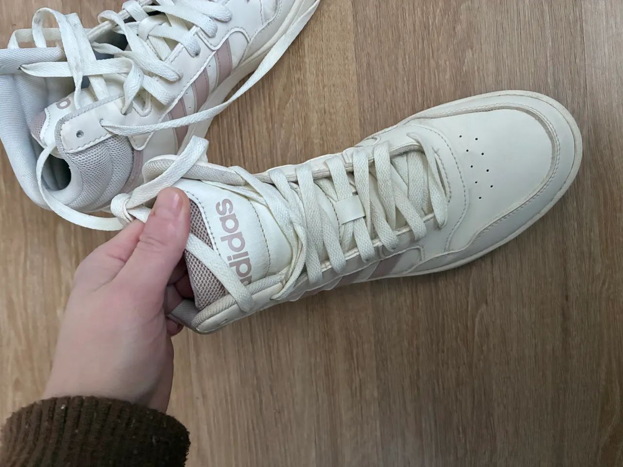 Tênis adidas hoops mid