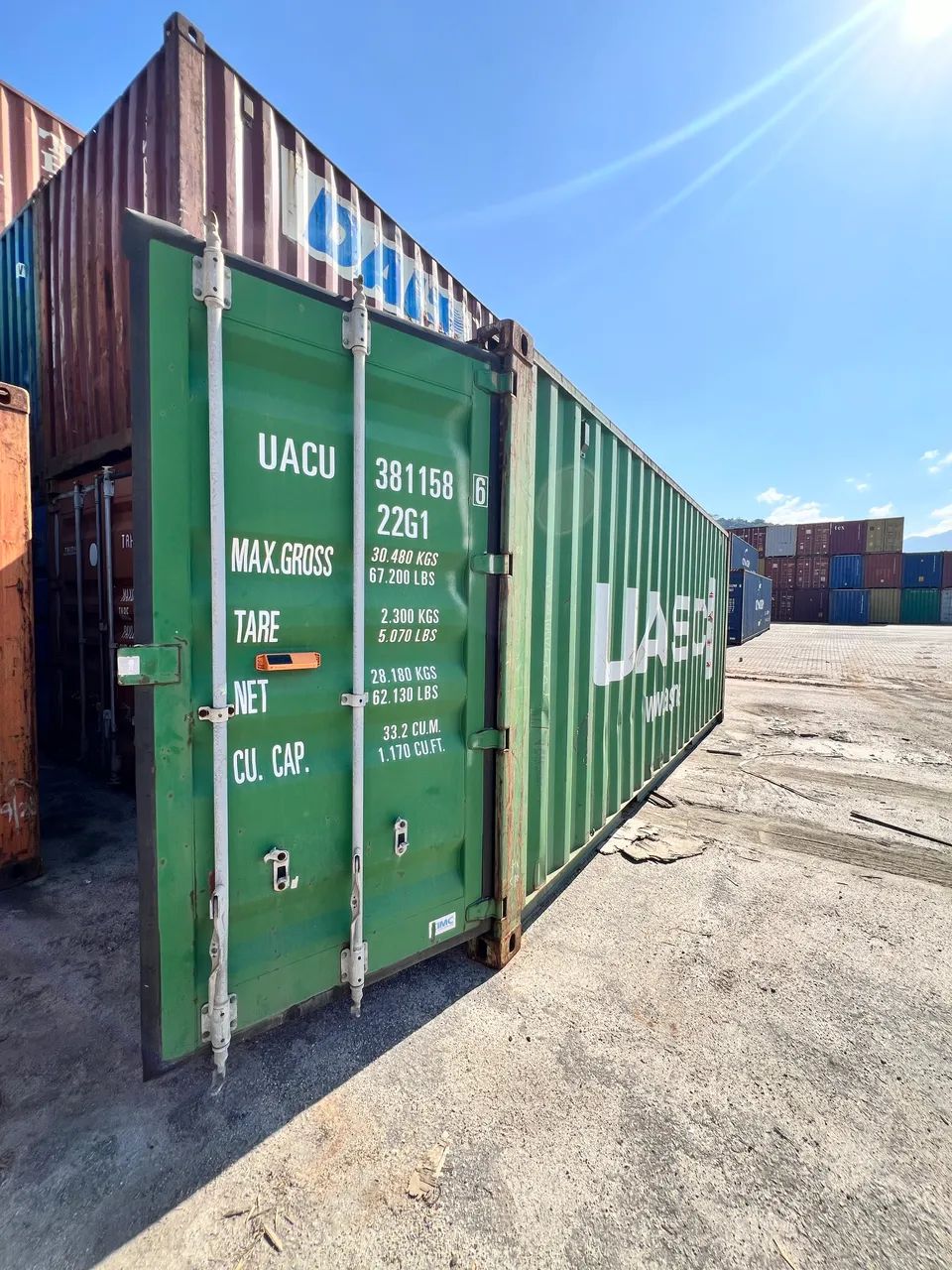 Container de cia marítima 