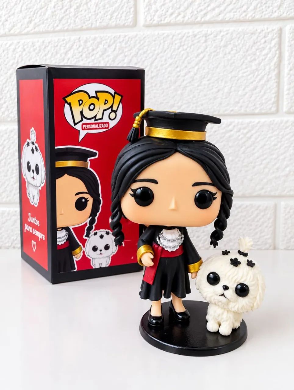 Pop personalizado em biscuit sobre encomenda.