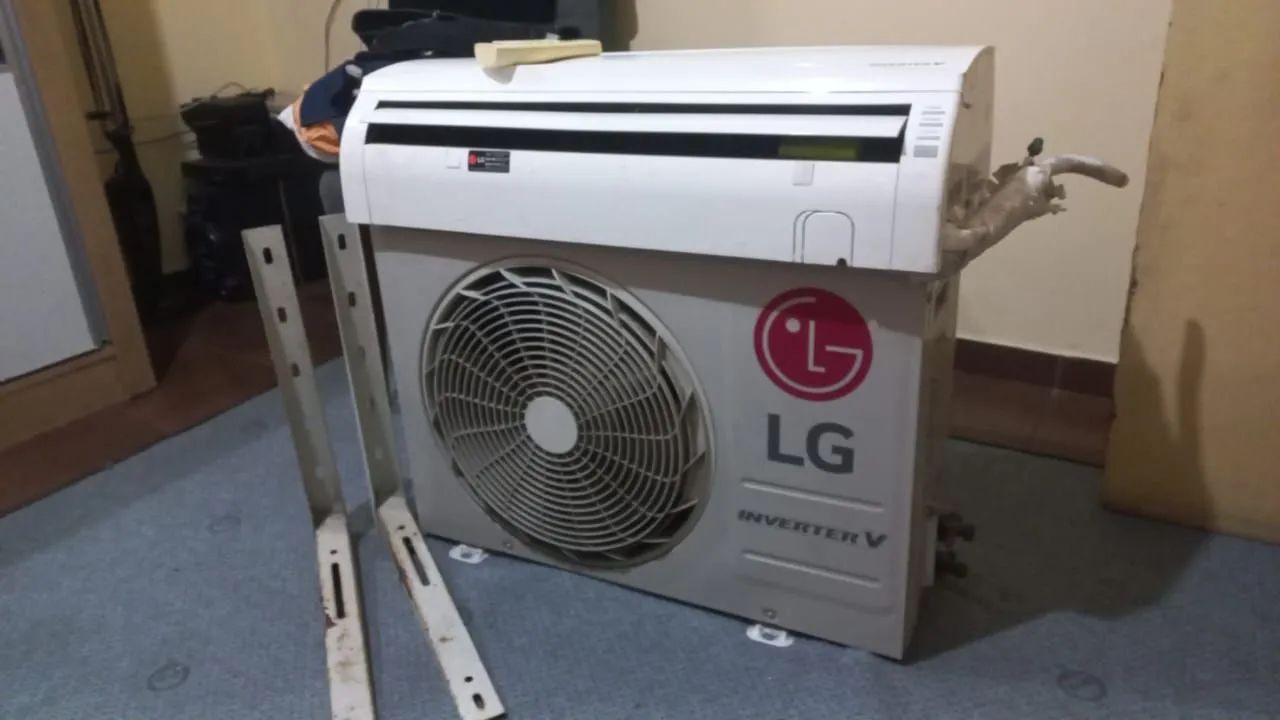 Ar Condicionado LG Al Dual Inverter<br>Voice 9000 BTU Quente Frio